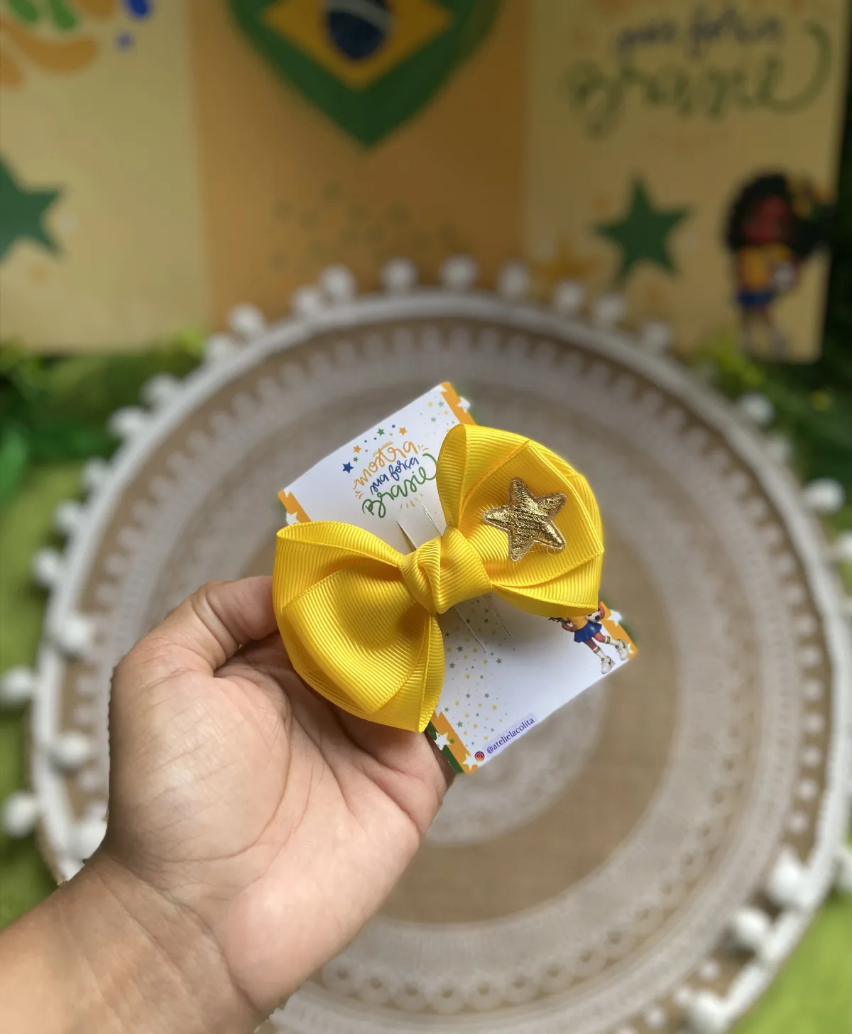 Laço cruzado c/gravatinha Amarelo